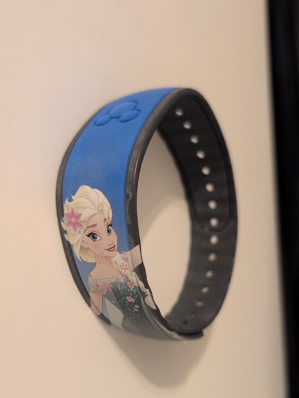 Disney Magic Band Blue and Black Elsa Silicone Wristband